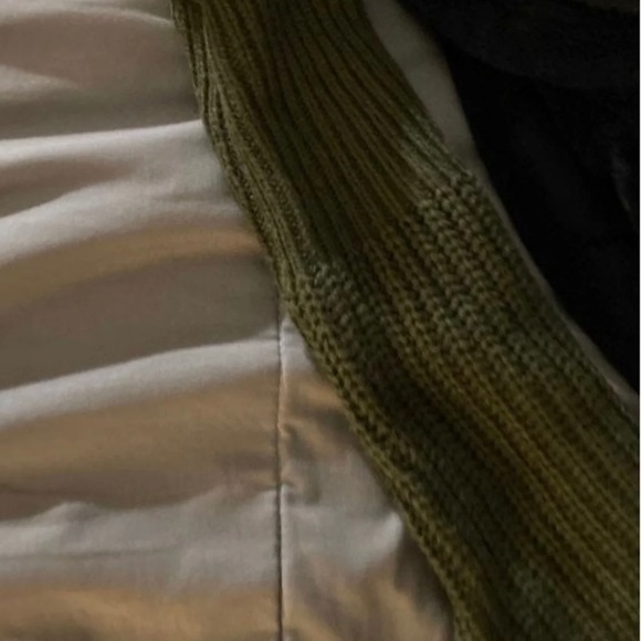 Green turtle neck - Picture 2 of 3